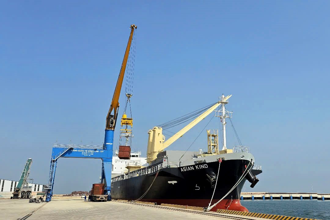 TCC 230 tại cảng Sông Lam