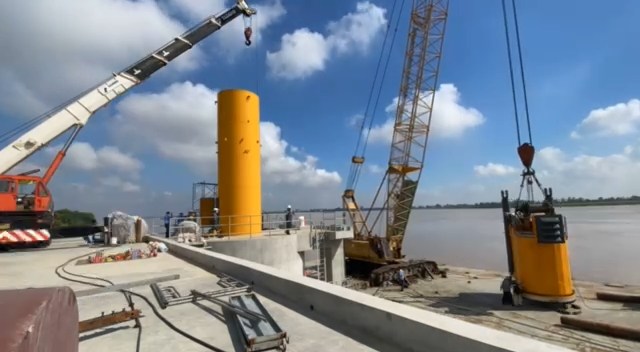 Chân đế cố định