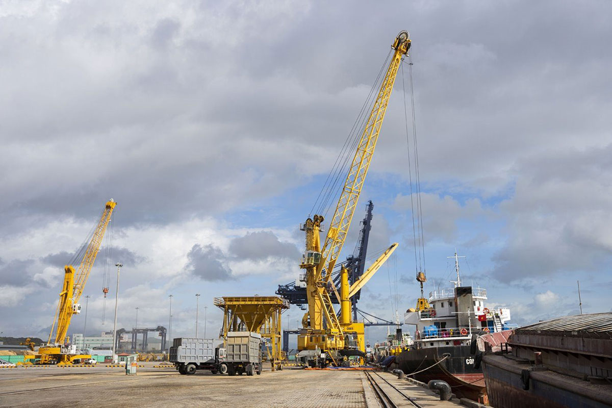 LHM 250 tại cảng Quảng Ninh